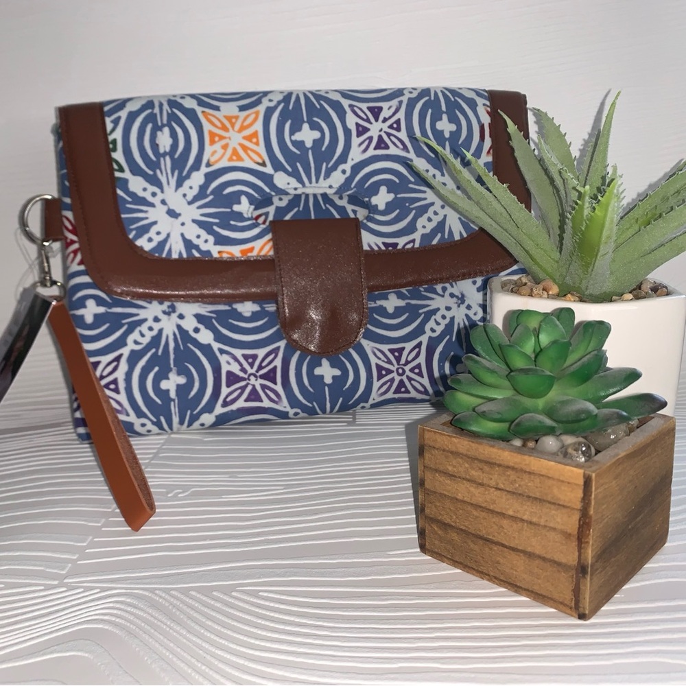 Clutch Purse Blue Patterned Batik with Wrist Strap and Snap Closure NWT